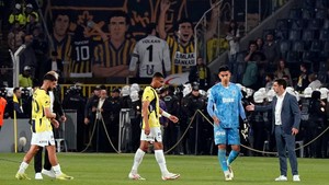 Fenerbahçe'de kadro baştan aşağı değişiyor: 18 futbolcunun üstü çizildi