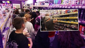 Yüzde 75 indirim yapan ünlü mağazaya hücum ettiler