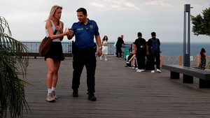 Antalya'da hayatının şokunu yaşayan Rus turist polis baskınına katıldı