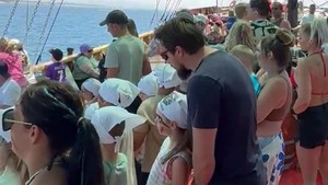 Yabancı turistler Antalya açıklarında büyük bir sürpriz yaşadı