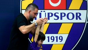 Arda Turan, Eyüpspor'a veda etti: ''4 teklif var!''