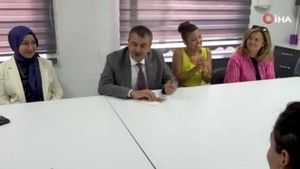 Kadın öğretmenden okullarına gelen Milli Eğitim Bakanı Tekin'e ilginç sözler