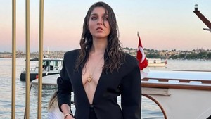 Sevgilisinden yeni ayrılmıştı.. Cemre Baysel cesur tarzıyla olay oldu