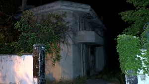 Manzara izlemek için girdikleri terk edilmiş villada hayatlarının şokunu yaşadılar!