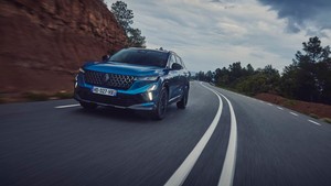 Renault'un ezber bozan SUV'u yenilenerek Türkiye'de yollara indi