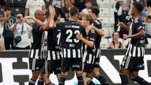 Beşiktaş kendi evinde zor kazandı, taraftar isyan bayrağını açtı!