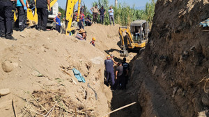 Babasına yardım etmek istemişti; ikisi de göçük altında kaldı