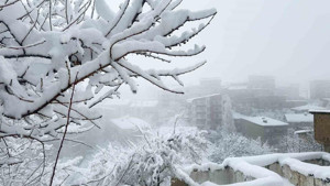 Kar bastırdı, bazı il ve ilçelerde yarın okullar tatil edildi