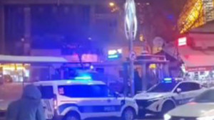 Eğlence mekanında sopalı-bıçaklı kavga: 15 kişi birbirine girdi