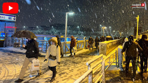 İstanbul'da kar yağışı sürüyor; Taksim meydanı bembeyaz!