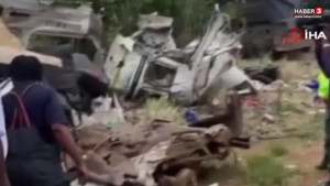 Okul servisi kamyonla çarpıştı: 14 öğrenci hayatını kaybetti