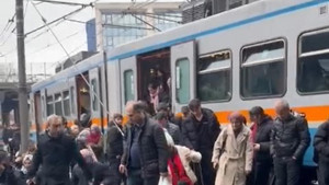 İstanbul'da metro raydan çıktı; yolcular tahliye edildi!