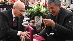 MHP Genel Merkezi'nde dikkat çeken sürpriz görüşme