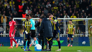 Fenerbahçe'de sakatlık depremi: Kaptan 1 ay yok!
