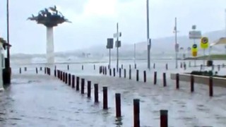 İzmir'de fırtına kabusu ! Kent sular altında kaldı