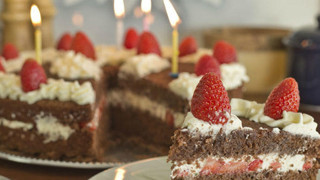 Doğum günü pastası öğrencileri hastanelik etti