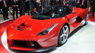 Ferrari'den devrim gibi karar: Tüm araçları hibrit olacak