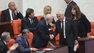 MHP sıralarında dikkat çeken an