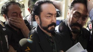 Adnan Oktar'tan iki kardeşle imam nikahı