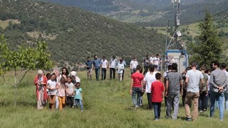 Bu görüntüler Türkiye'den... Eşlerini seçmek için dağda buluşuyorlar!