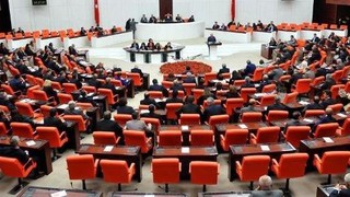 AK Parti'nni ''yatırımcı bakan'' korkusu madde iptal ettirdi !