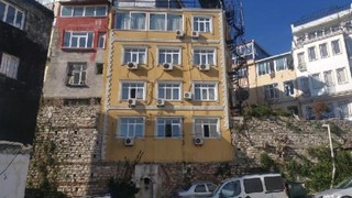 İstanbul'da surların üzerine yapılan otel şaşırtıyor