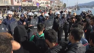 Midilli Adası'nda göçmenlere Yunan polisinden müdahale