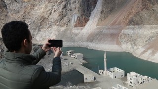 Baraj suları çekilince tarihi köy yeniden ortaya çıktı