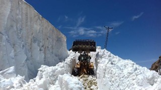 Burası Türkiye! Haziran ayında 7 metre kar