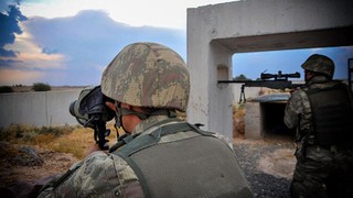 Fırat Kalkanı bölgesinde 2 PKK'lı yakalandı