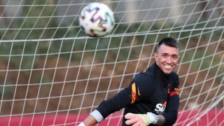 Galatasaray'da derbi öncesi Muslera sürprizi! 