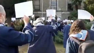 Boğaziçili akademisyenler öğrenciler için protestoda