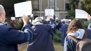 Boğaziçili akademisyenler öğrenciler için protestoda