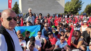 Zafer Partisi lideri Ümit Özdağ ve Zafer Partililer'den Çanakkale çıkarması