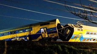 Yolcu treni yük treni ile çarpıştı! Ölü ve Yaralılar var