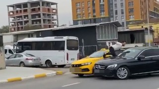 İstanbul trafiğinde dehşet! Tartıştığı sürücüyü ezmeye çalıştı