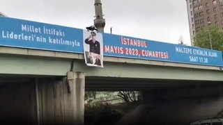 İstanbul'da otobana Gaffar Okan pankartı asıldı