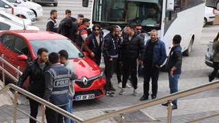 Tahta kaşıkla istismar sonrası dahil olduğu çeteyi polise yakalattı