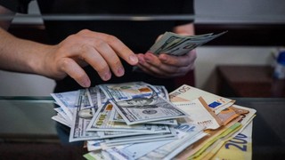 Dolar yine zirvede! Altın düşüşünü sürdürüyor