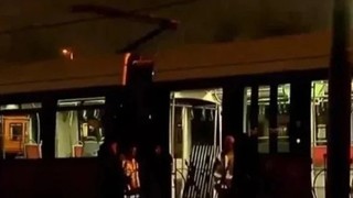 İstanbul'da korku dolu anlar: İki tramvay kafa kafaya çarpıştı