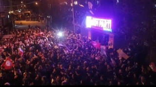 Van'da gündüz gerginlik, gece sevinç gösterileri
