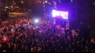 Van'da gündüz gerginlik, gece sevinç gösterileri