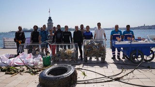 Üsküdar sahilinde deniz dibi temizliği
