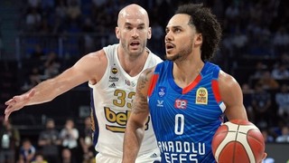 Fenerbahçe Beko, Anadolu Efes'i yenerek final serisine galibiyetle başladı
