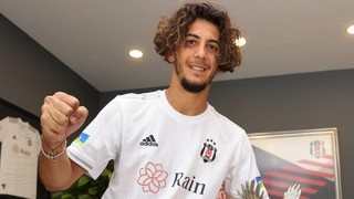 Beşiktaş'ta sürpriz ayrılık; genç yıldız ile yollar ayrıldı