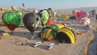 En komik sıcak hava balonları Kapadokya'da havalandı