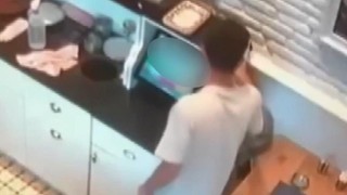 İstanbul'da saniyeler içindeki hokus pokus hırsızlığı kamerada