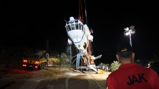 Adana'da göle düşen Rus helikopteri böyle çıkarıldı