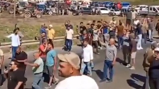 Avrupa değil, Türkiye... Yüzlerce çiftçi ''hükümet istifa'' sloganlarıyla sokağa döküldü