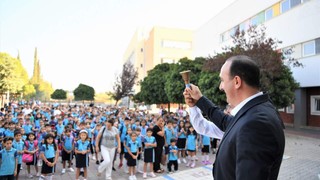 Konyaaltı'nda ilk ders zilini Başkan Kotan çaldı